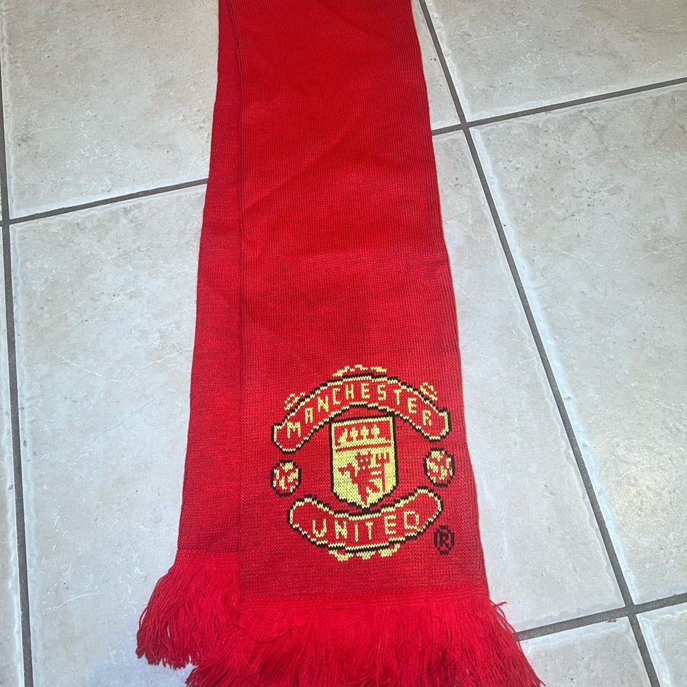 Manchester United Bold Red Fan Scarf